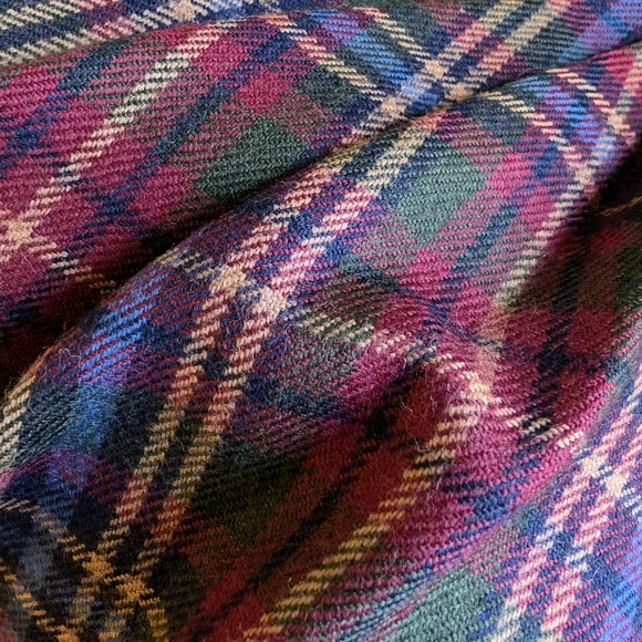 Who doesn't love plaid? Vintage Liz Claiborne 8P 100% wool plaid skirt. - Picture 4 of 7